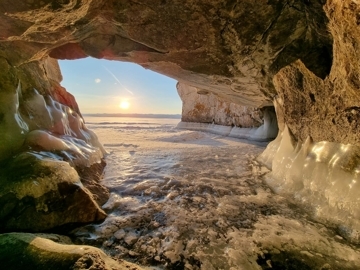 Рассвет из пещеры